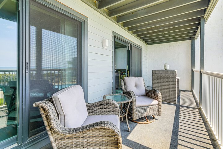N Topsail Beach Oceanfront Condo w / Pool!