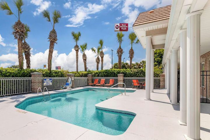 Pool 4 of 34