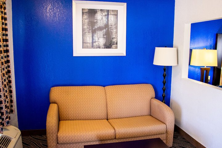 Room 21 of 38
