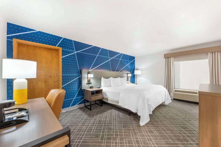 Room 27 of 35