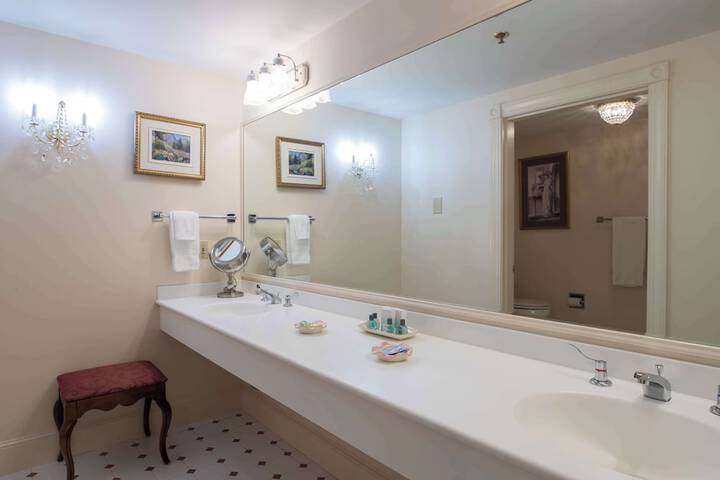 Room 25 of 103