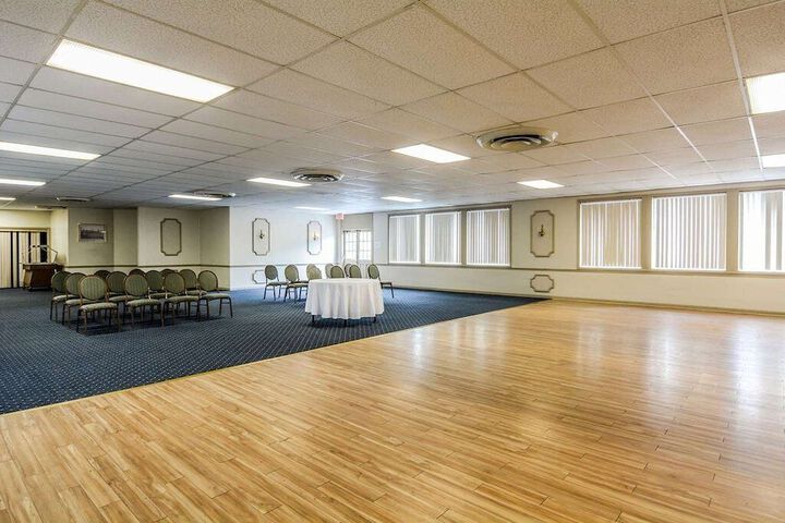 Ballroom/Hall 62 of 69