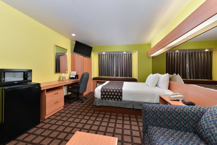 Room 21 of 32
