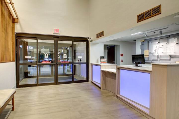 Holiday Inn Express & Suites Aurora - Naperville by IHG