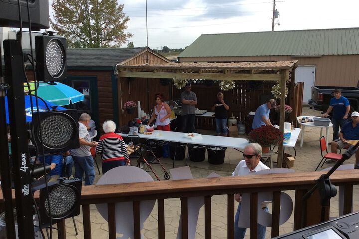 Bullwinkles Rustic Lodge