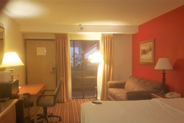 Salina Ambassador Hotel and Conference Center