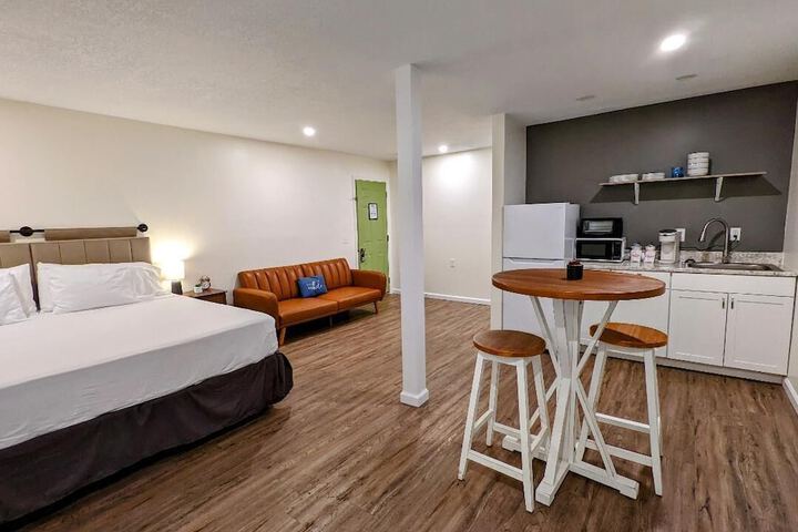 The Honey Bee Motel