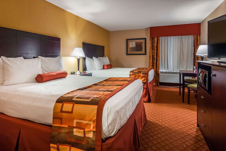 Best Western Plus Parkway Hotel