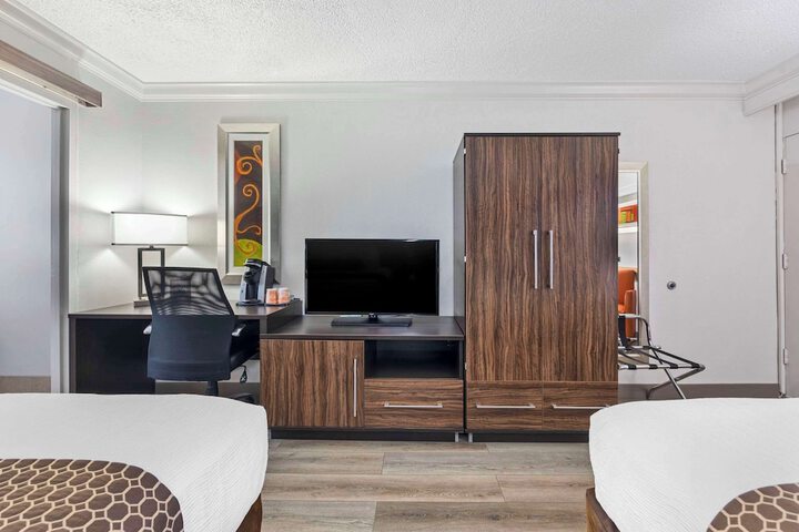 Room 17 of 51