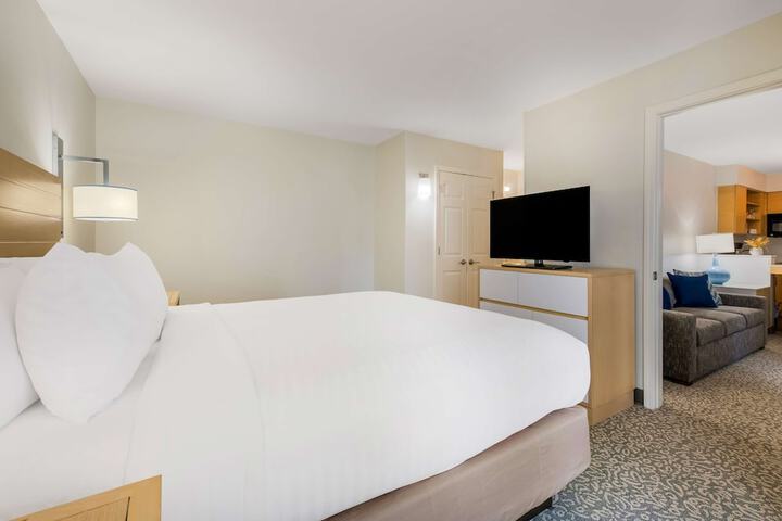 Room 34 of 44