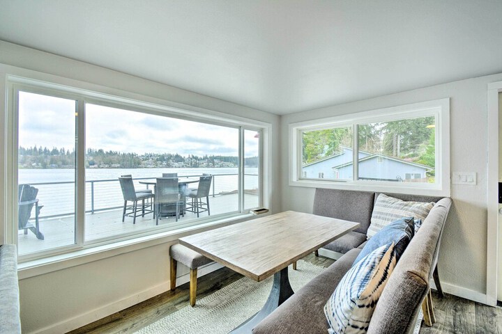 Lakefront Bremerton Vacation Rental w / Deck!