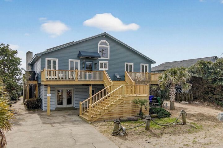 Lighthouse by Avantstay Beachfront View Home w / Pool Table & Ping Pong