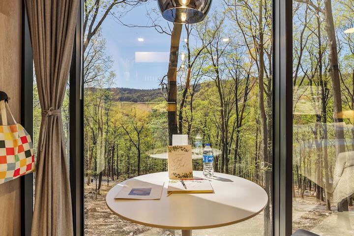 Mirror Villas - Modern Retreat with private hot tubs and mountain view