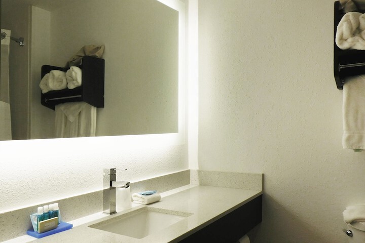 Room 25 of 43