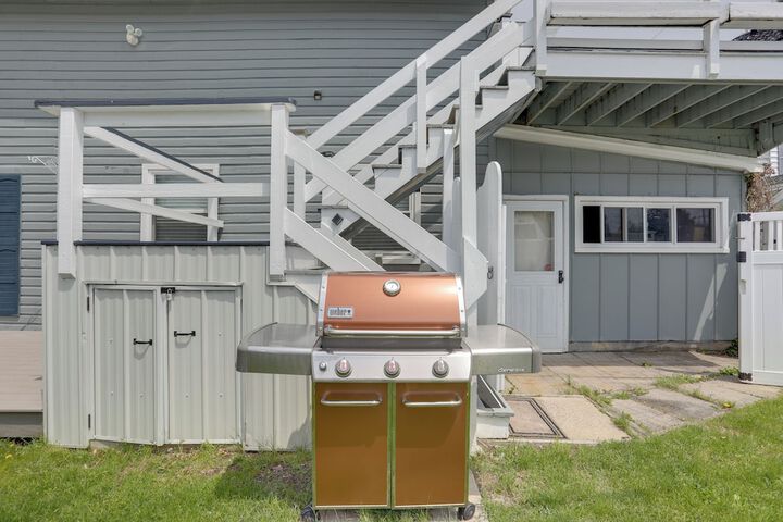 Pet-friendly Loft Vacation Rental w / Fire Pit!