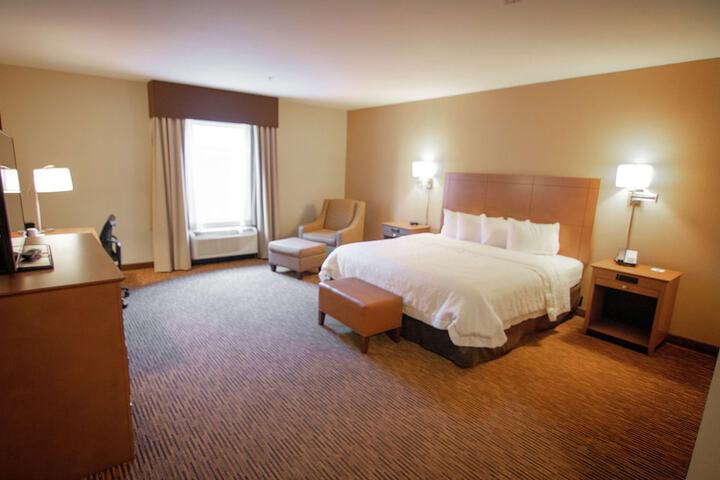 Room 6 of 28