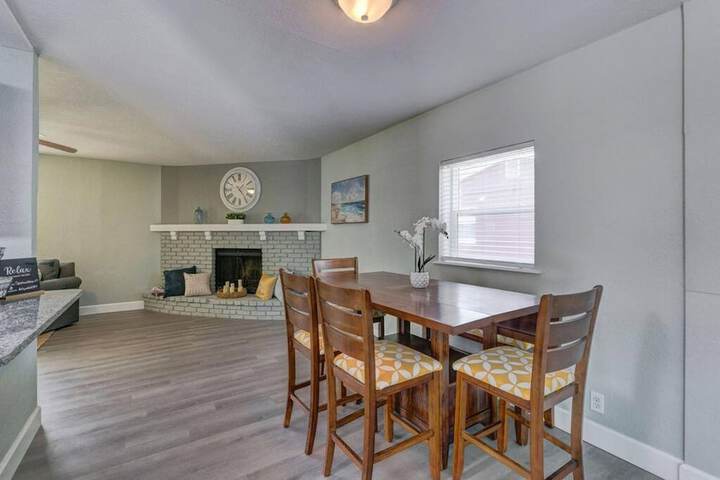 Heated Pool Close to St. Pete Tampa Pet Friendly