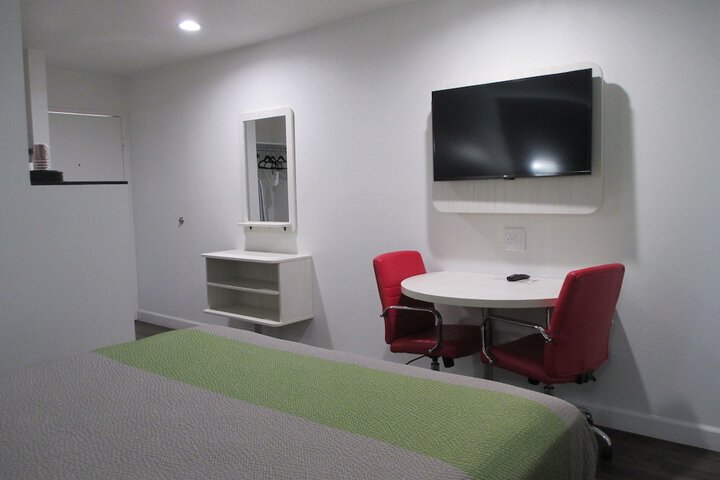 Room 16 of 26