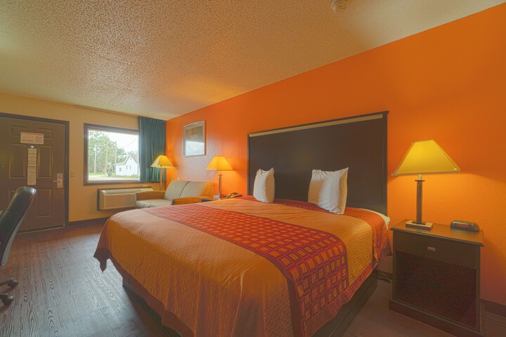 Regency Inn & Suites by OYO Bay City TX