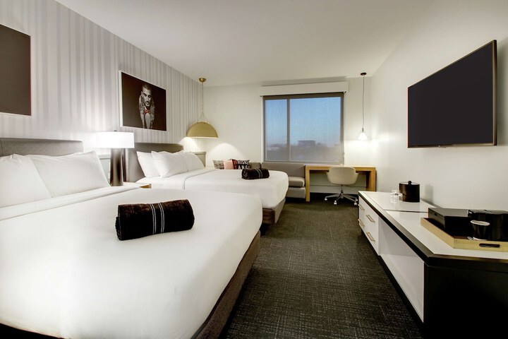 The Rose Chicago Tapestry Collection by Hilton