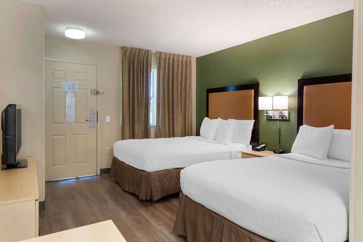 Room 18 of 28