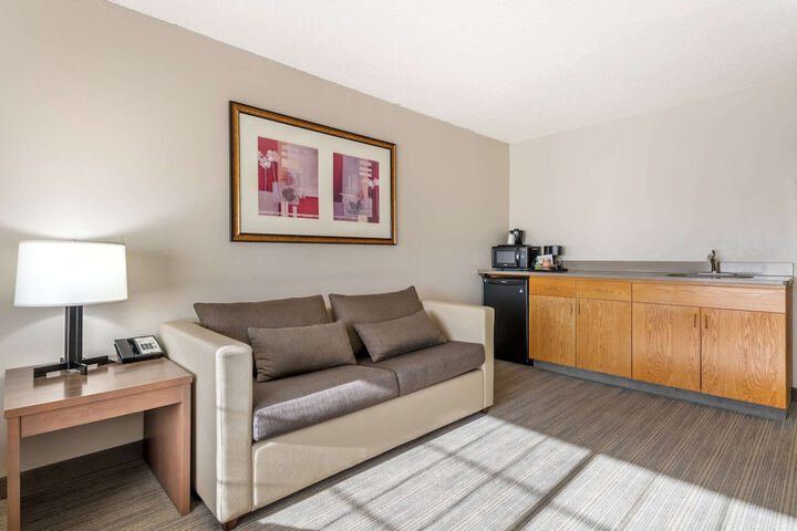 Country Inn & Suites by Radisson Watertown, SD