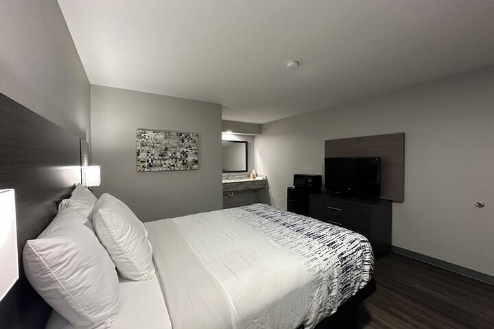 Room 8 of 23