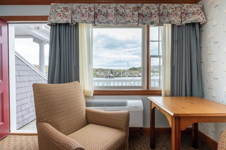 Tugboat Inn