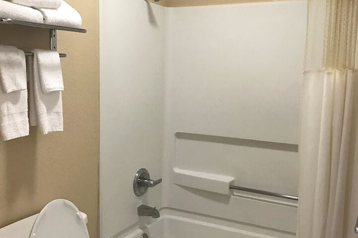 Room 5 of 12