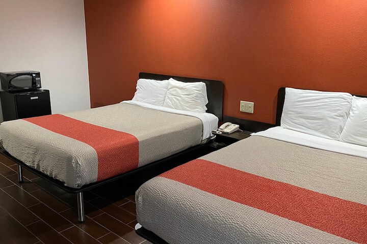 Room 21 of 35