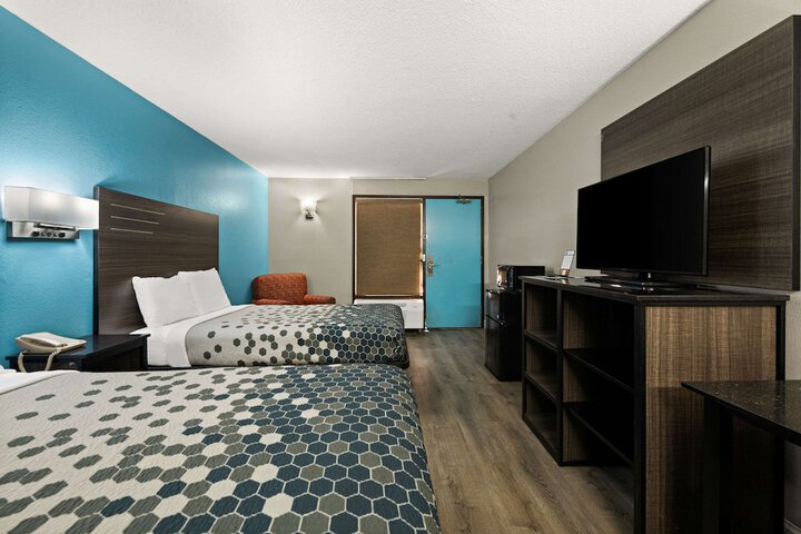 Room 17 of 24