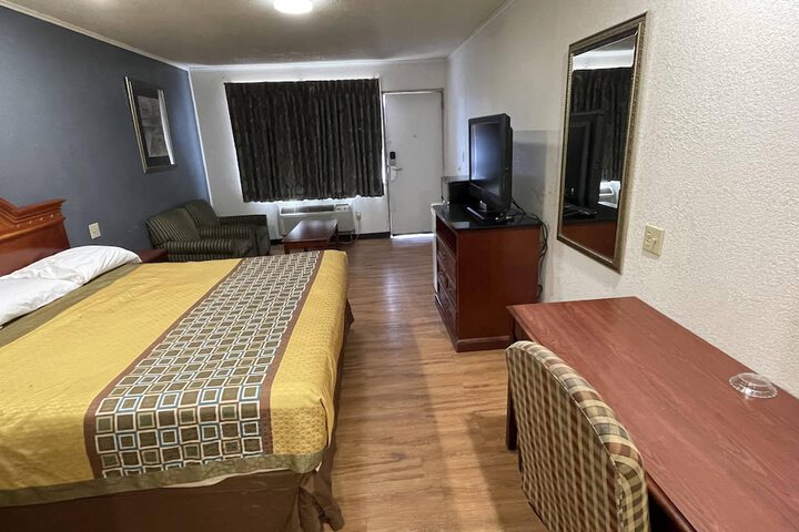Room 8 of 25
