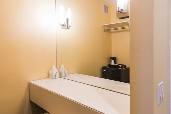Room 32 of 50