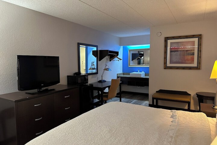 Room 13 of 19