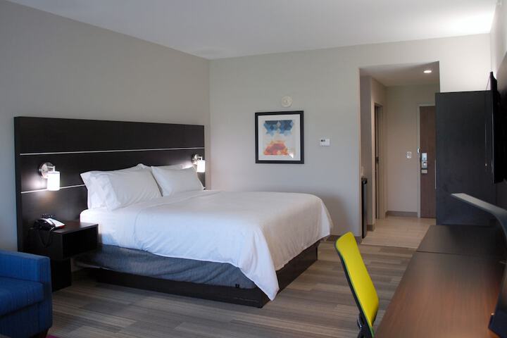 Room 17 of 33
