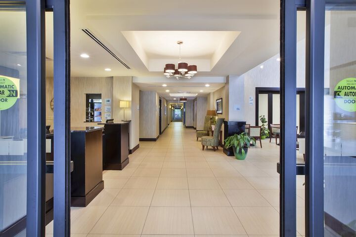 Holiday Inn Express & Suites Geneva Finger Lakes by IHG