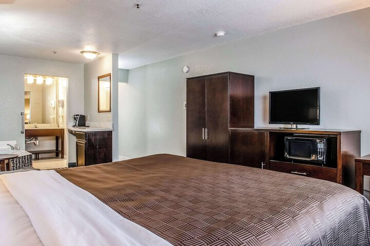Room 30 of 50