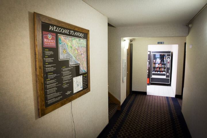 Ballroom/Hall 18 of 19