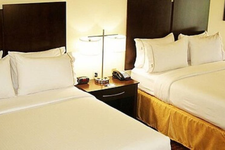 Room 10 of 25