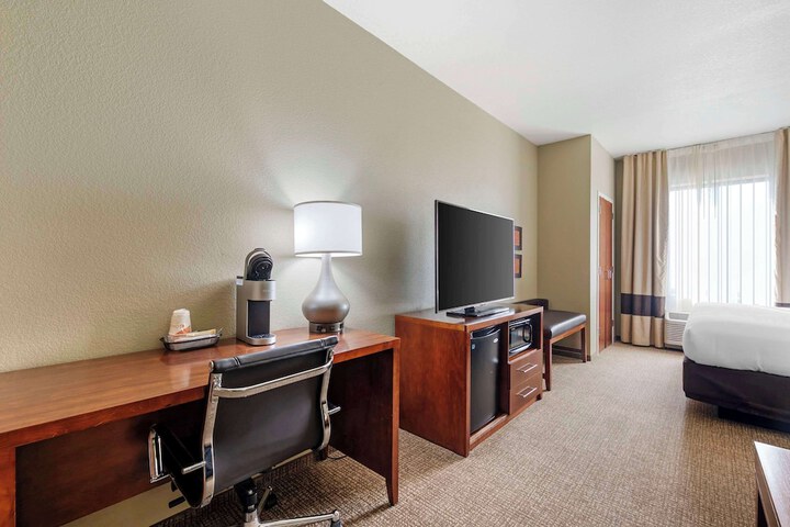 Comfort Inn & Suites