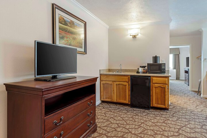 Best Western Salinas Monterey Hotel