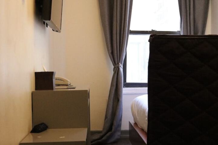 Room 22 of 35