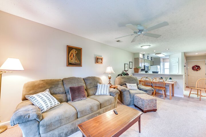 Little River Condo w / Pool Access: 5 Mi to Beach