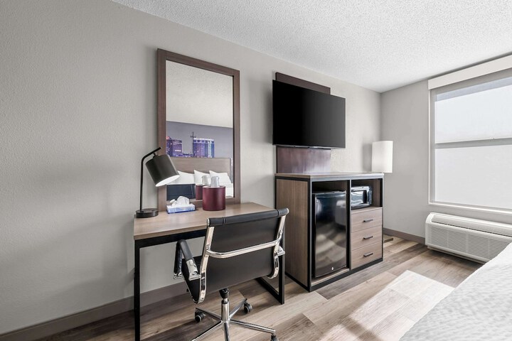 Room 17 of 37