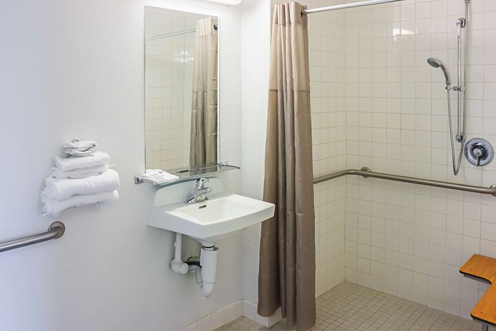 Room 32 of 35