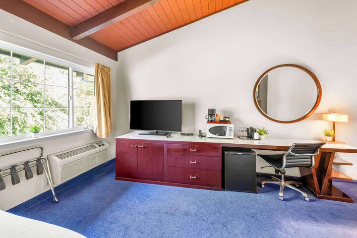 Room 34 of 51