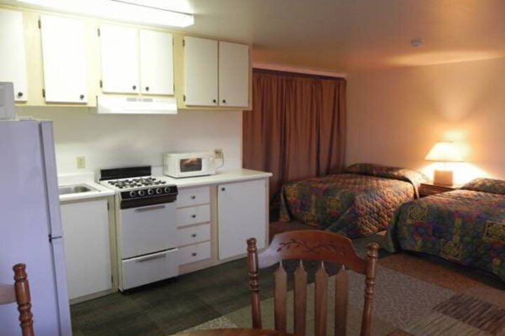 CRIMSON HILLS MOTEL