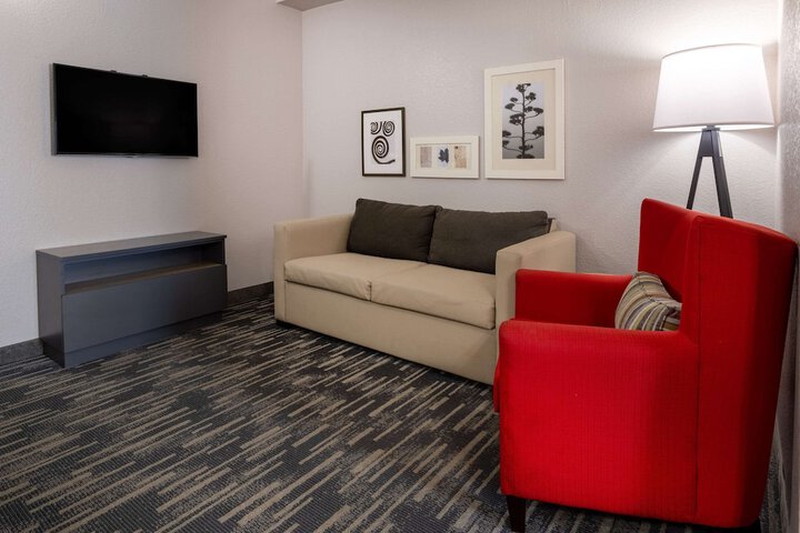 Room 28 of 35