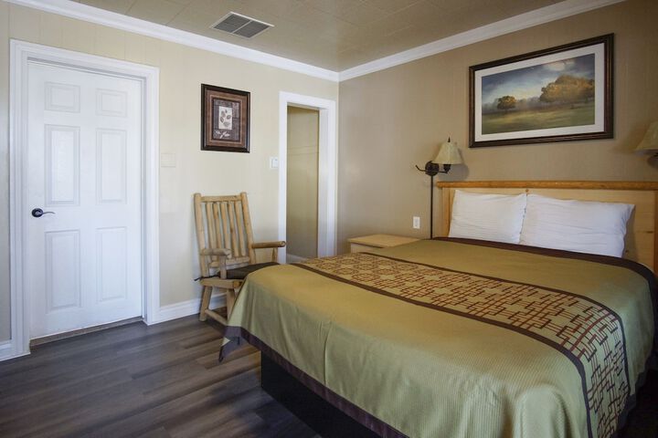 Green Gables Motel & Suites