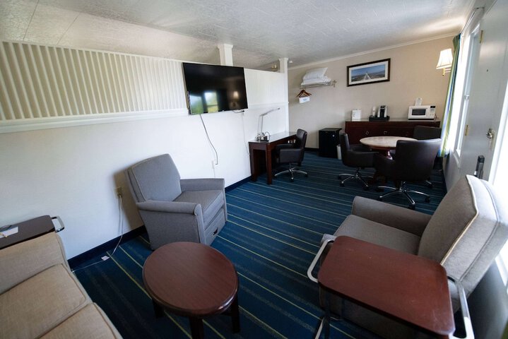 Room 7 of 27